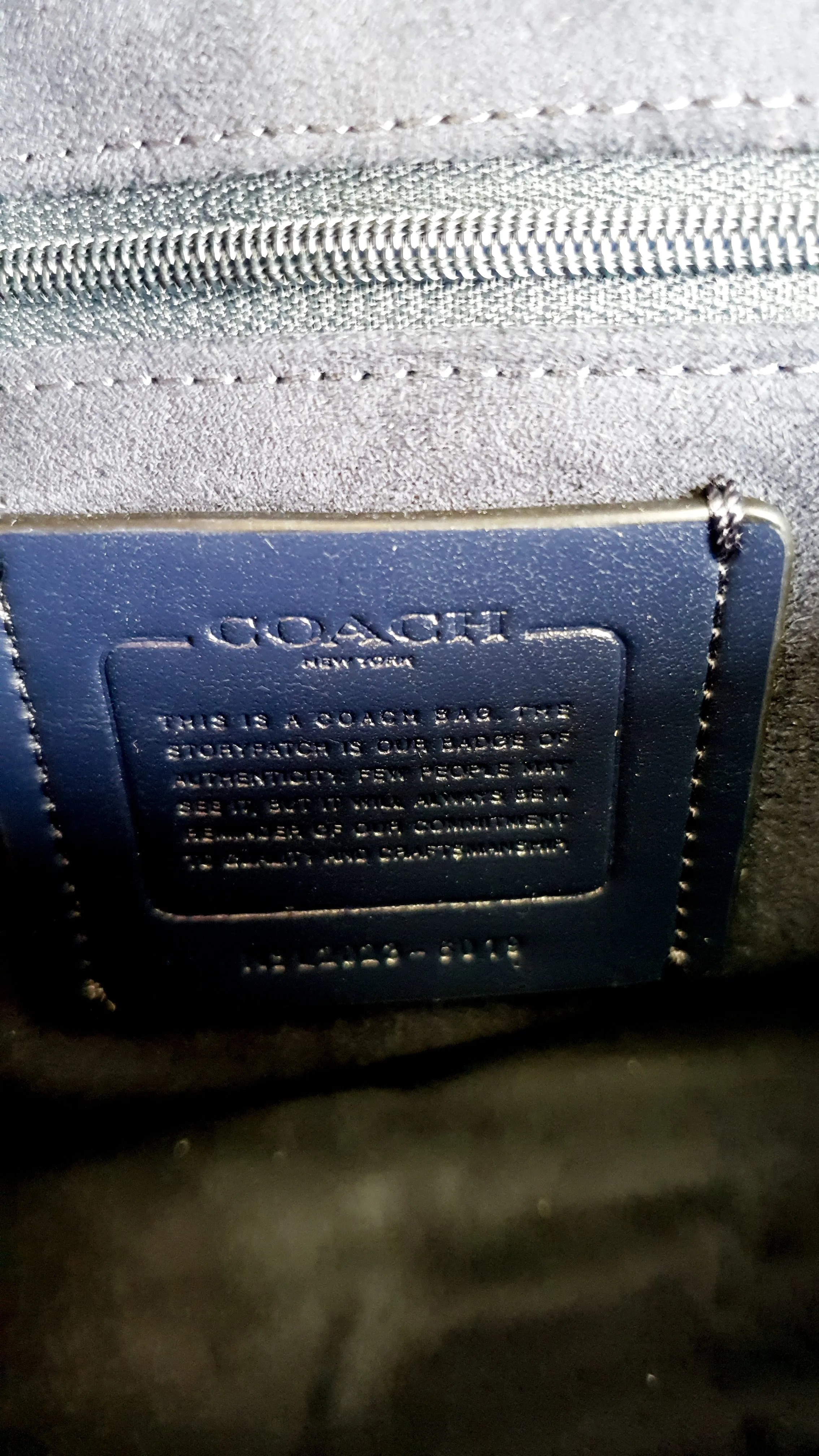 Coach Georgie Shoulder Bag in Colorblock Pebble Leather Kelp Green, Black & Chalk - Army green Coach 6019