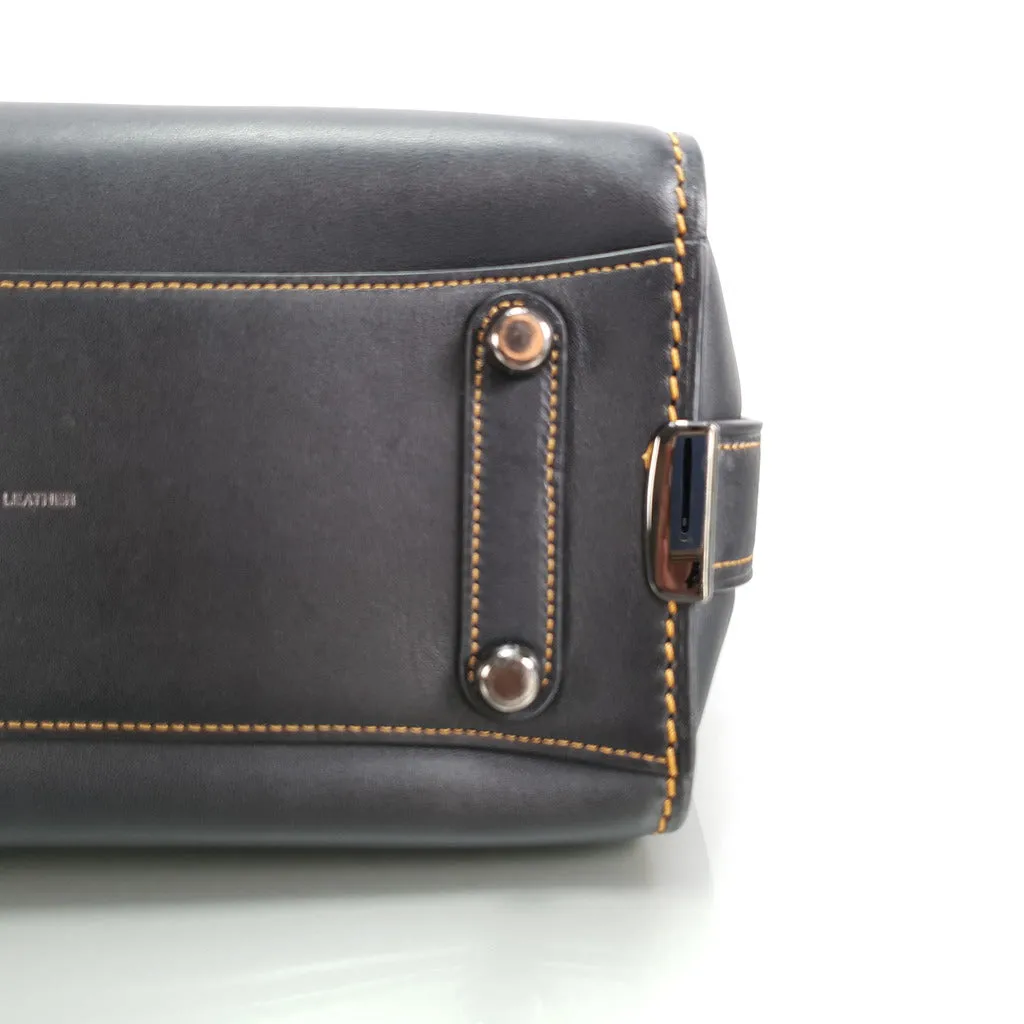 Coach Swagger 27 in Black Glovetanned Leather with Link Detail - SAMPLE BAG