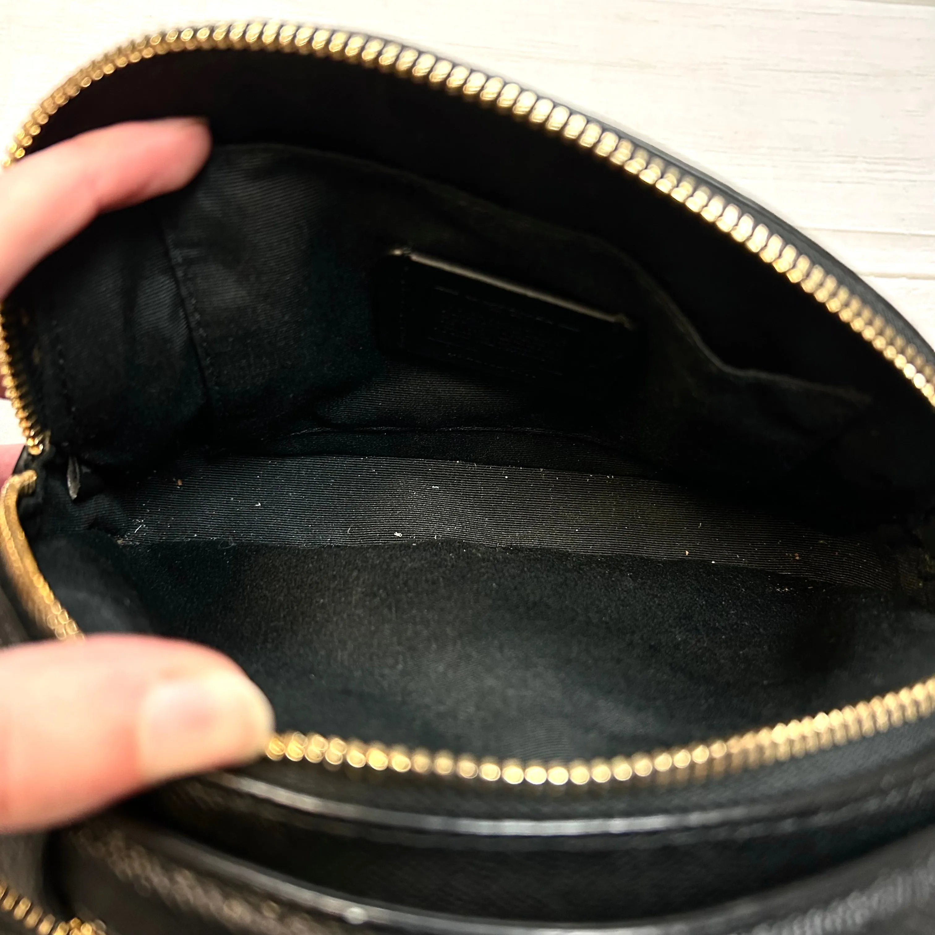 Crossbody Designer By Coach  Size: Medium