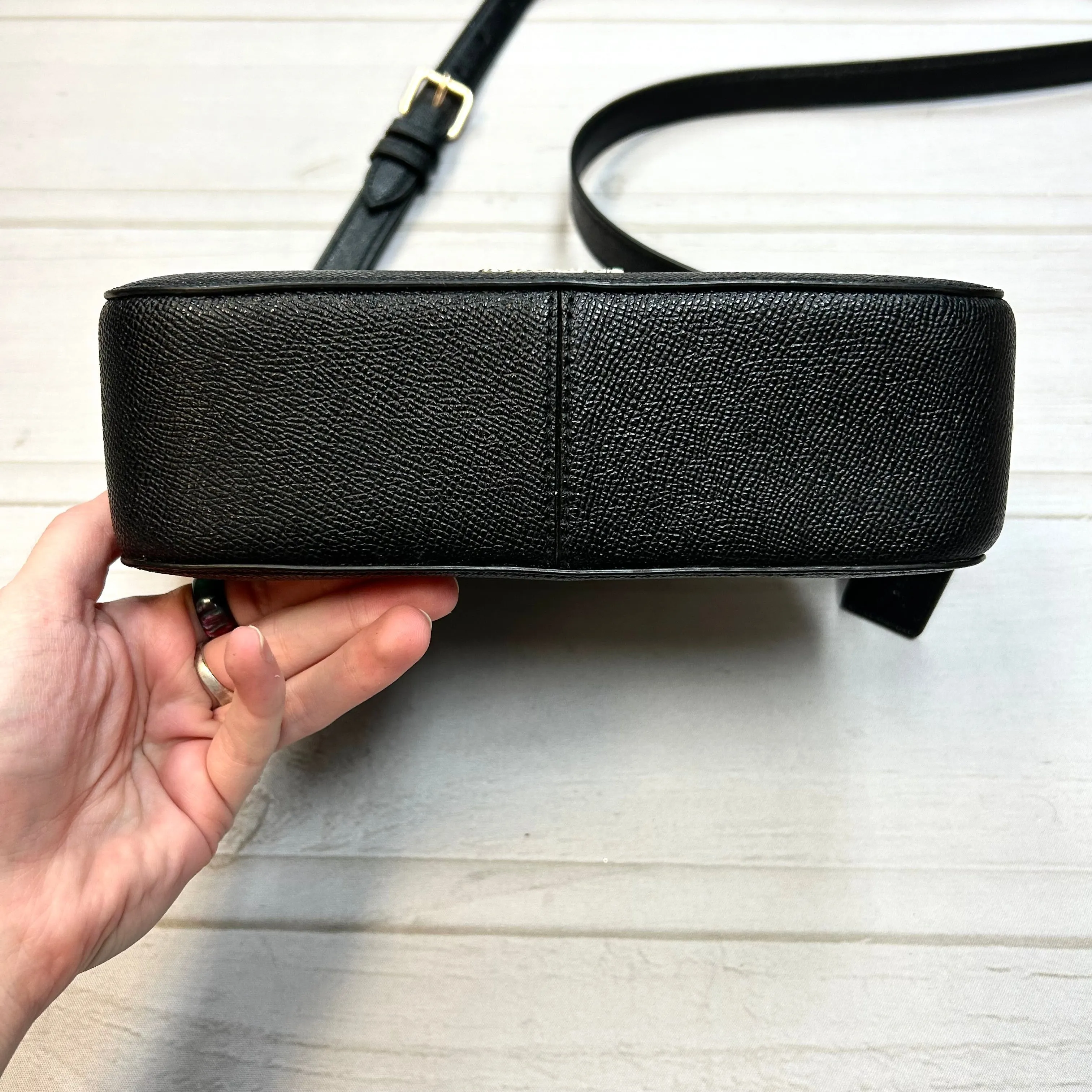 Crossbody Designer By Coach  Size: Medium